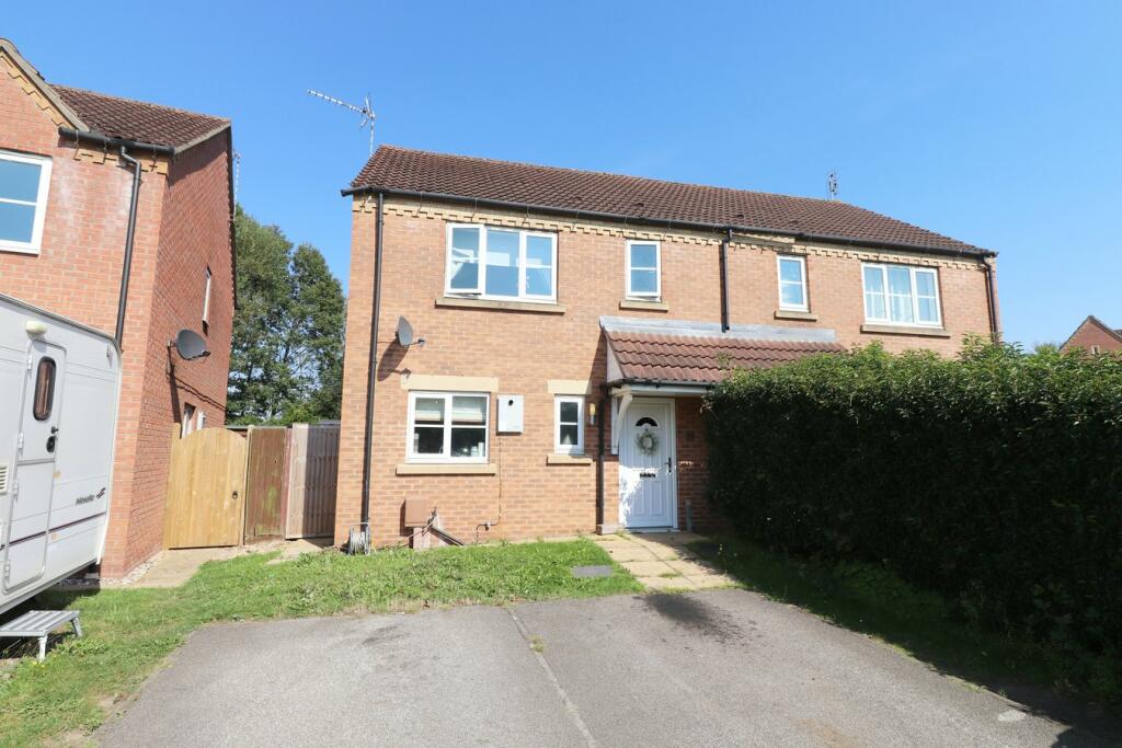 3 bedroom semidetached house for sale in West End Road, Laughton, Gainsborough, DN21