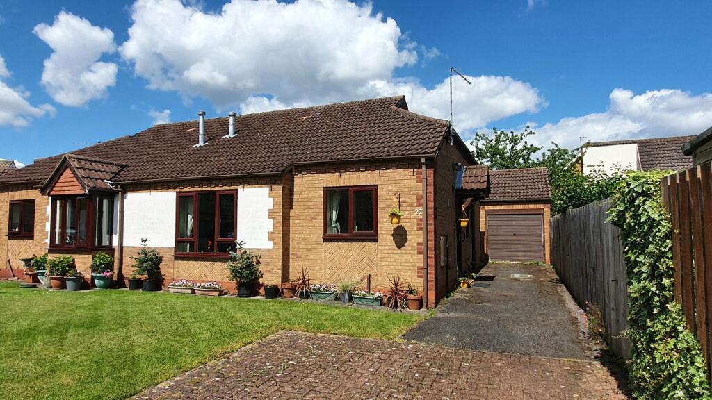 2 bedroom semidetached bungalow for sale in Anderson Way, Gainsborough, Lincolnshire, DN21