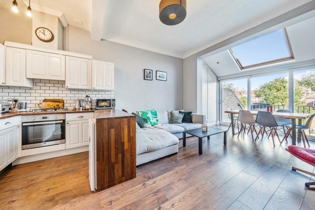 2 bedroom flat for sale in Burghill Road, Sydenham, SE26