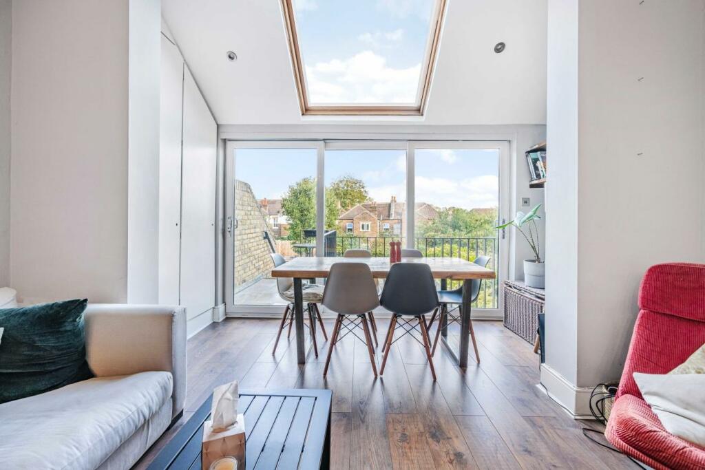 2 bedroom flat for sale in Burghill Road, Sydenham, SE26