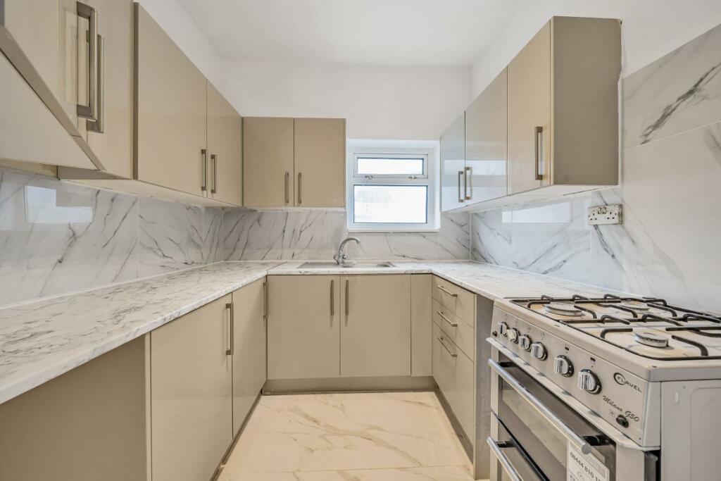 4 bedroom terraced house for sale in Cottingham Road, Penge, SE20