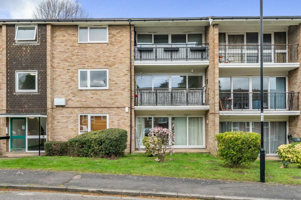3 bedroom flat for sale in Droitwich Close, Sydenham, SE26