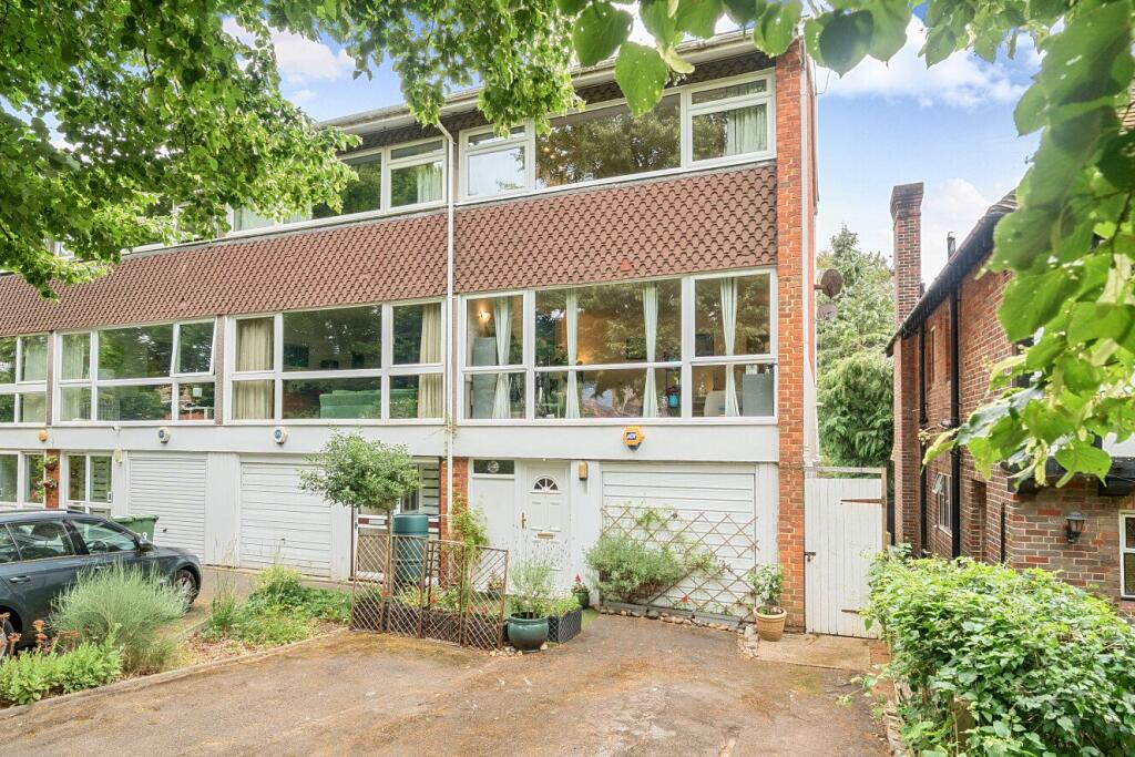 Main image of property: Lawrie Park Avenue, London, SE26