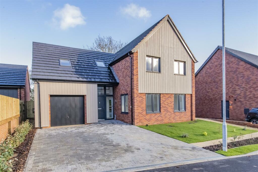 3 bedroom detached house for sale in Furlong Heights, The Glebe