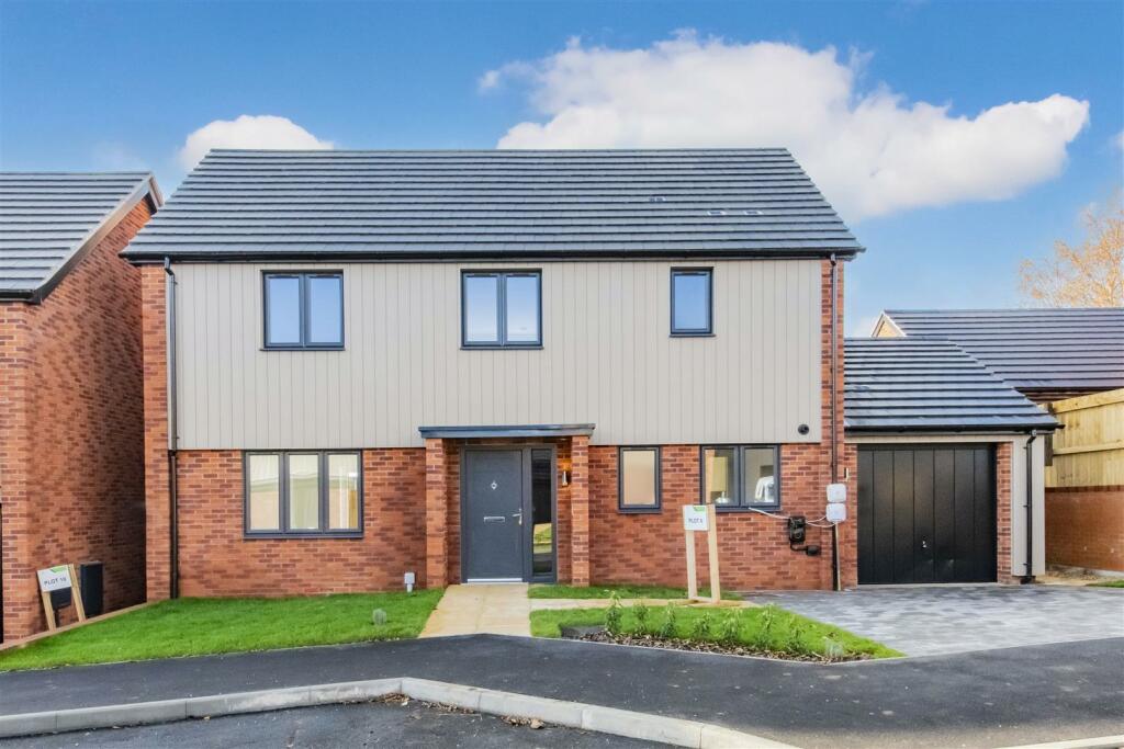 3 bedroom detached house for sale in Furlong Heights, The Glebe