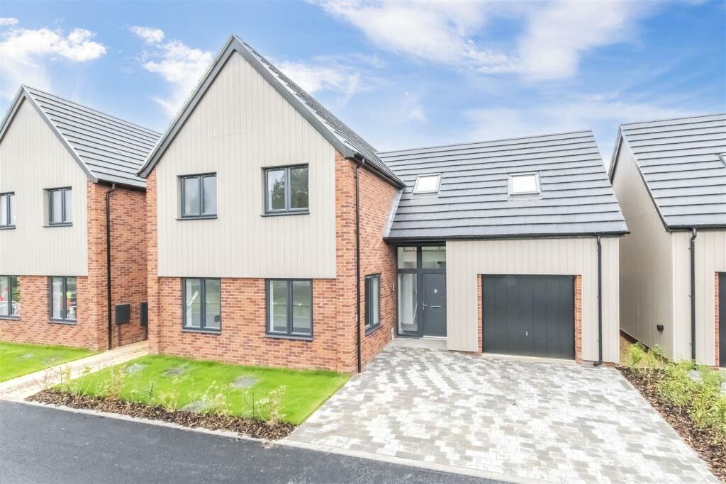 3 bedroom detached house for sale in Furlong Heights, The Glebe