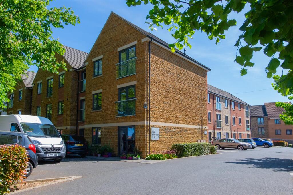 Main image of property: Broad Green, Wellingborough