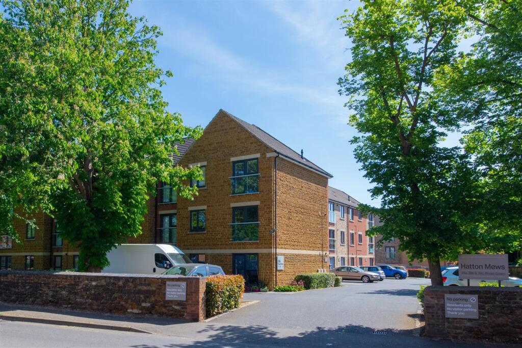 Main image of property: Broad Green, Wellingborough