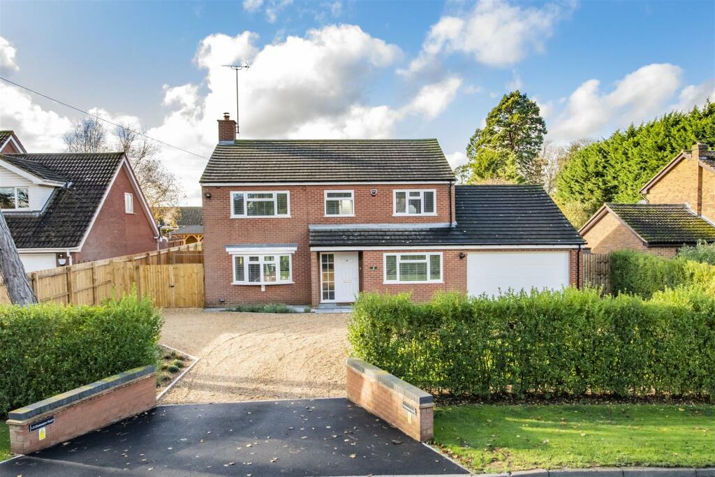 4 bedroom detached house for sale in Chelveston Road, Raunds