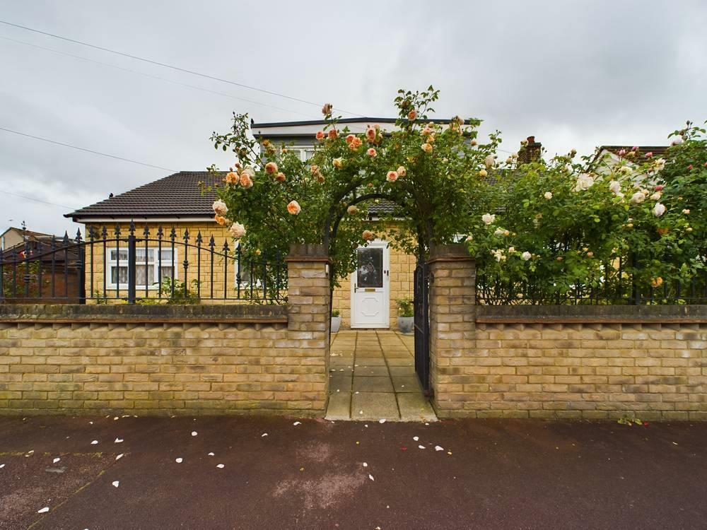 6 bedroom detached house for sale in Goring Road, Dagenham, RM10