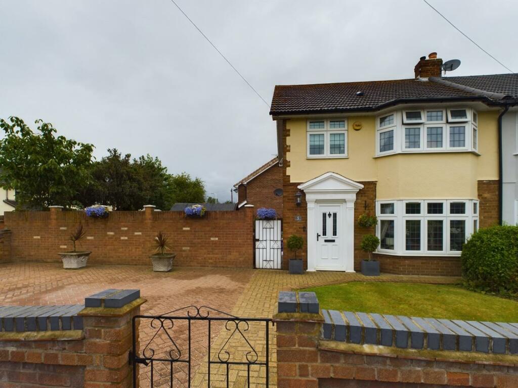 3 bedroom house for sale in Ryder Gardens, Rainham, RM13