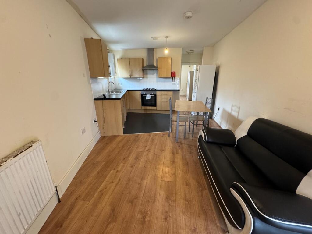 Main image of property: Bacon Lane, Edgware, HA8 5AX