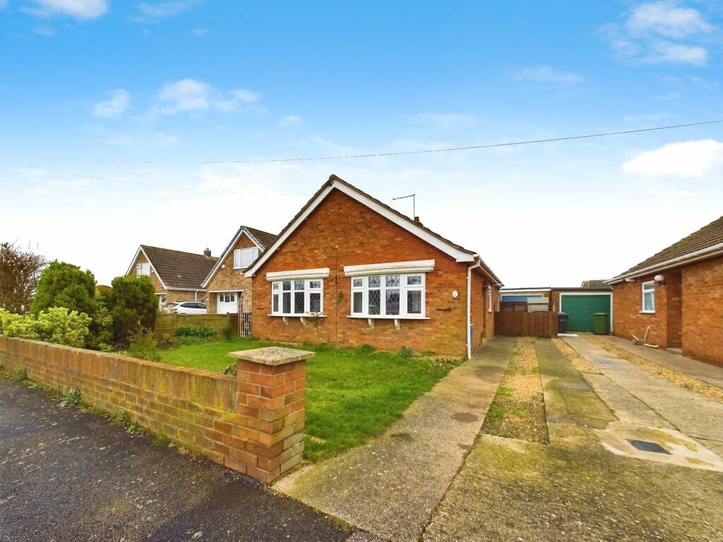 2 bedroom detached bungalow for sale in Newborn Close, Stanground, PE2