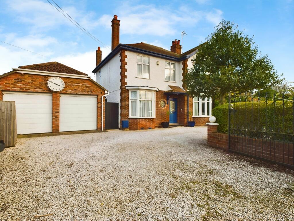 5 bedroom detached house for sale in London Road, Yaxley, PE7