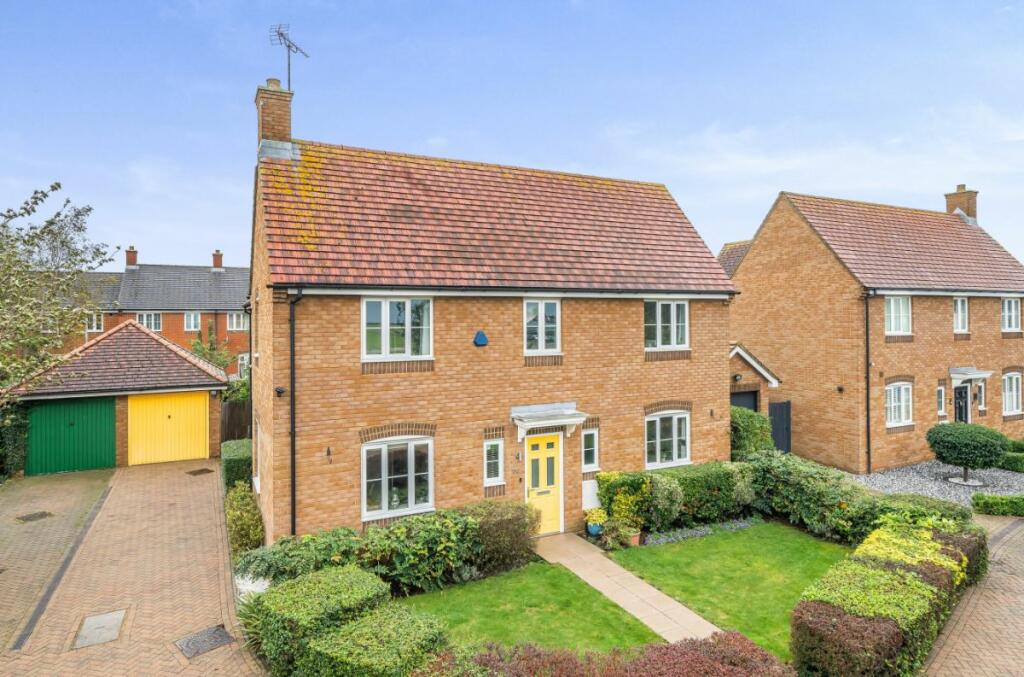 4 bedroom detached house for sale in Lincroft, Cranfield, Bedford, MK43