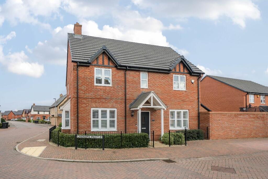 5 bedroom detached house for sale in Linehams Pightle, Cranfield