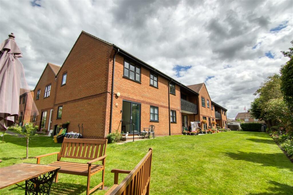 1 bedroom apartment for sale in Springfields, Brightlingsea, CO7