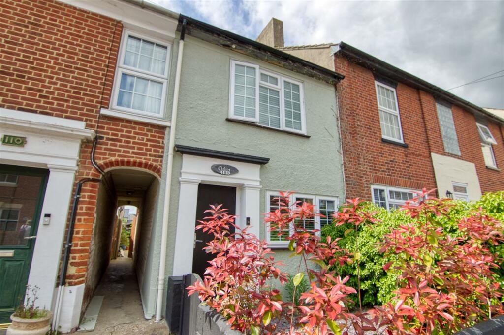 3 bedroom terraced house for sale in Sydney Street, Brightlingsea, CO7