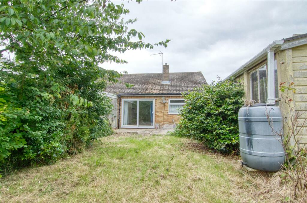 2 bedroom bungalow for sale in Samson's Road, Brightlingsea, CO7