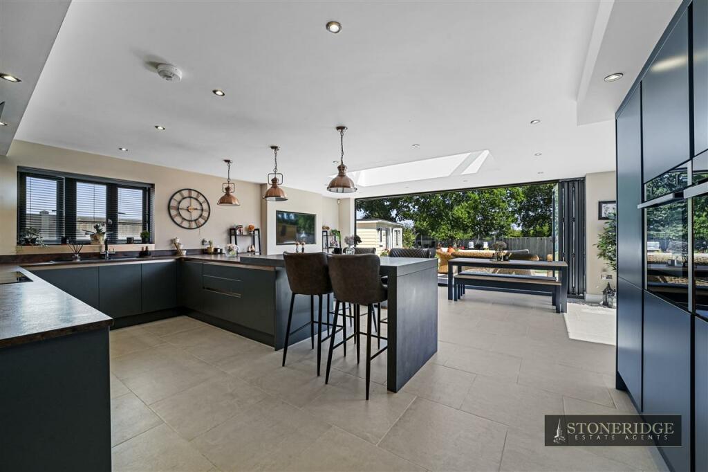 Additional property image - Maltings Lodge, Frating Road, Great Bromley