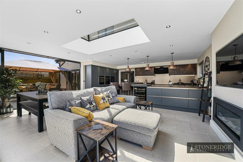 Additional property image - Maltings Lodge, Frating Road, Great Bromley