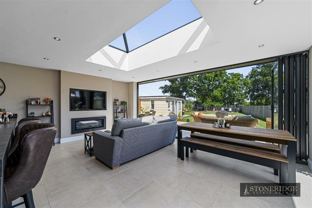 Additional property image - Maltings Lodge, Frating Road, Great Bromley