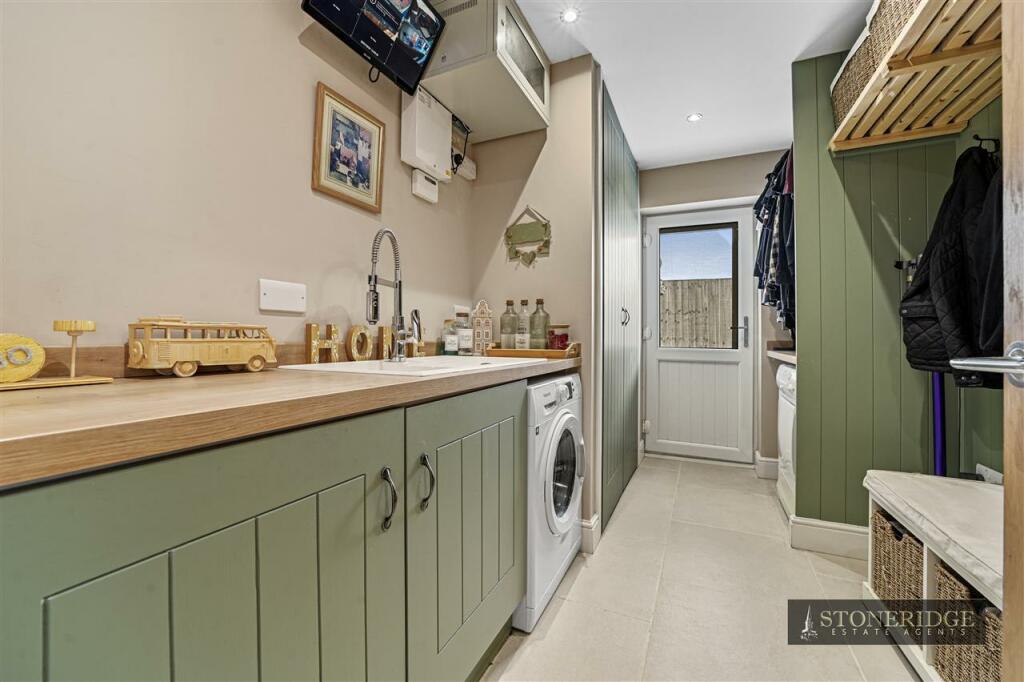 Additional property image - Maltings Lodge, Frating Road, Great Bromley