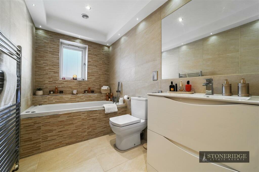 Additional property image - Maltings Lodge, Frating Road, Great Bromley