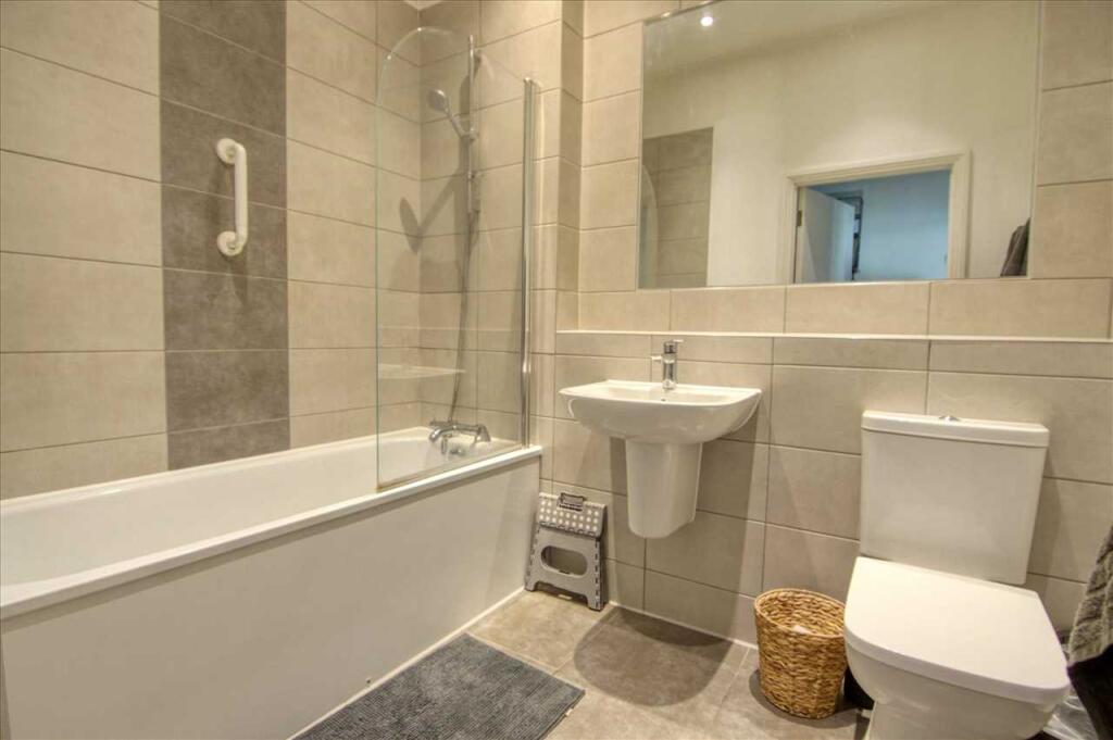 Additional property image - Harbour square, Waterside Marina, Brightlingsea