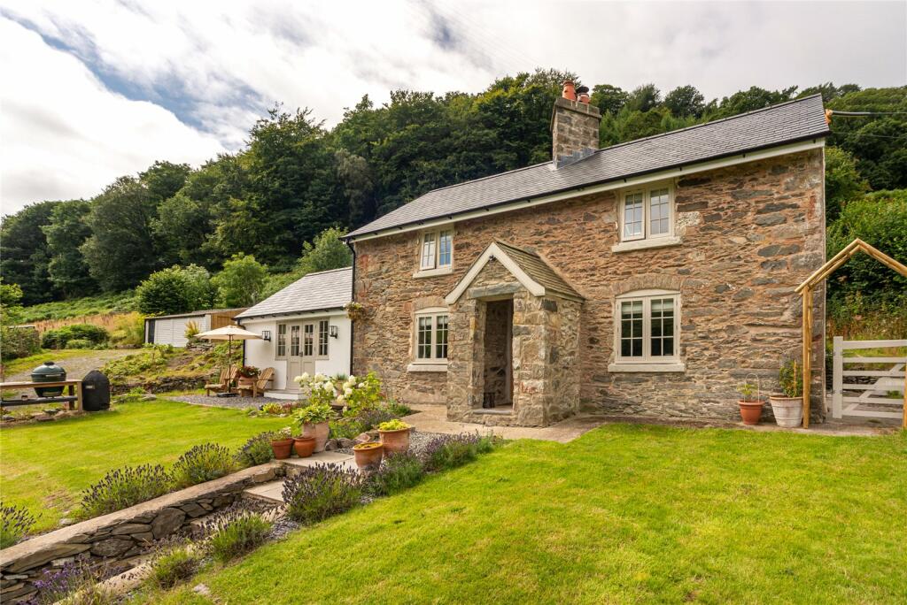 2 bedroom detached house for sale in Betws Yn Rhos, Abergele, Conwy, LL22