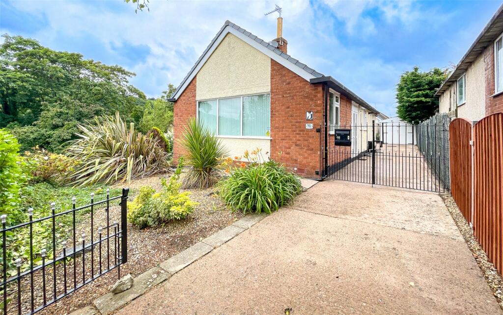 2 bedroom bungalow for sale in Craig View, Rhos on Sea, Colwyn Bay