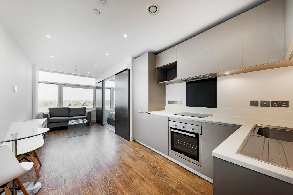 1 bedroom flat for rent in Ewell Road, Surbiton, Surrey, KT6