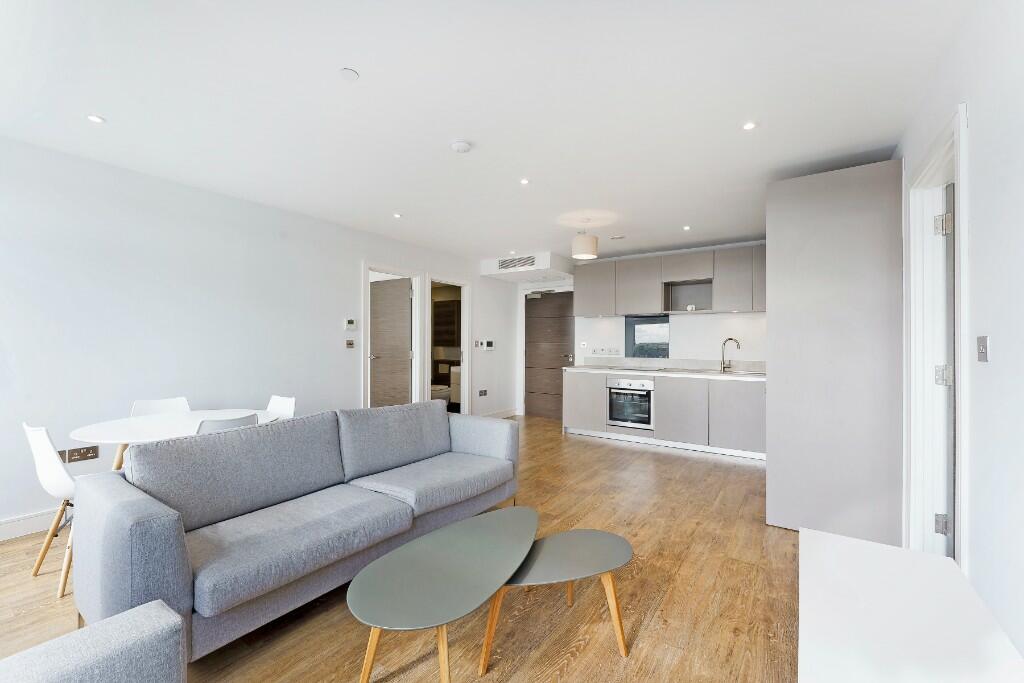 2 bedroom flat for rent in Ewell Road, Surbiton, Surrey, KT6