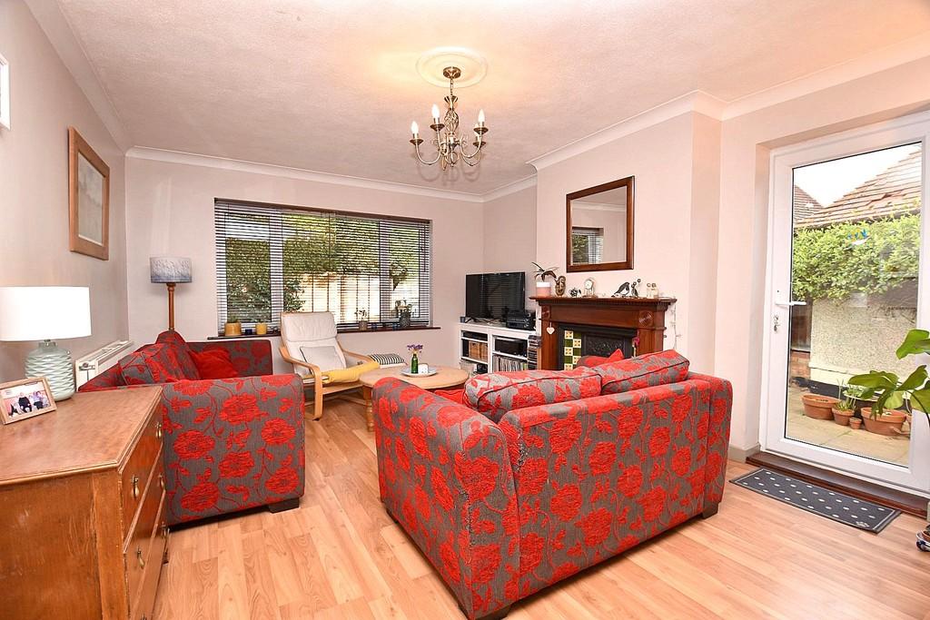 3 bedroom detached house for sale in High Road West Felixstowe