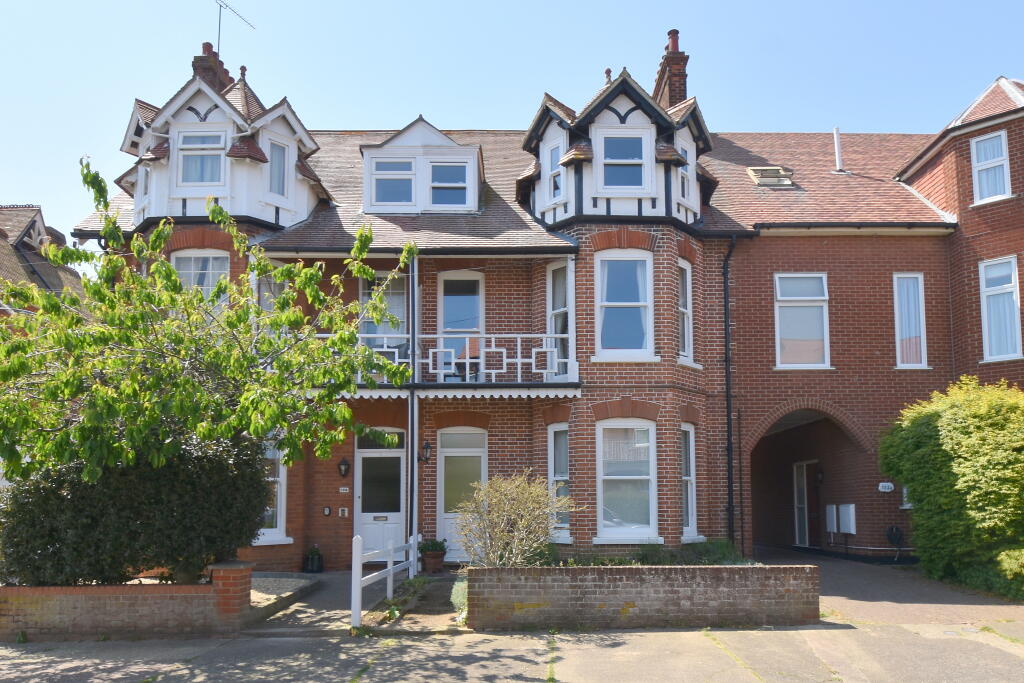 6 bedroom house for sale in Queens Road, Felixstowe, IP11