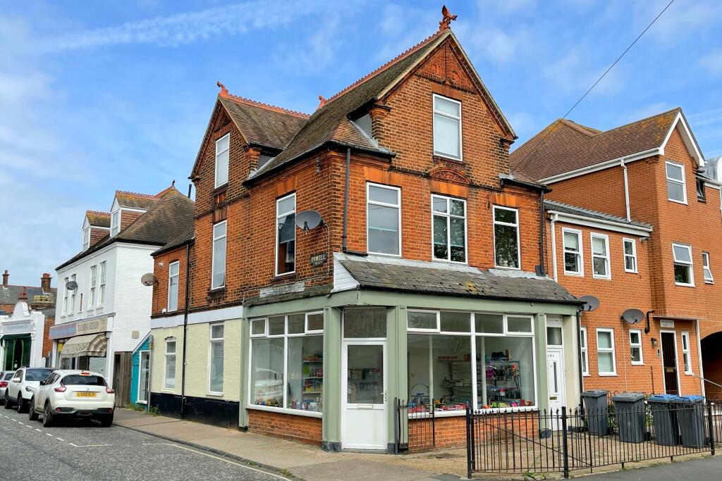 4 bedroom end of terrace house for sale in Ranelagh Road, Felixstowe, IP11