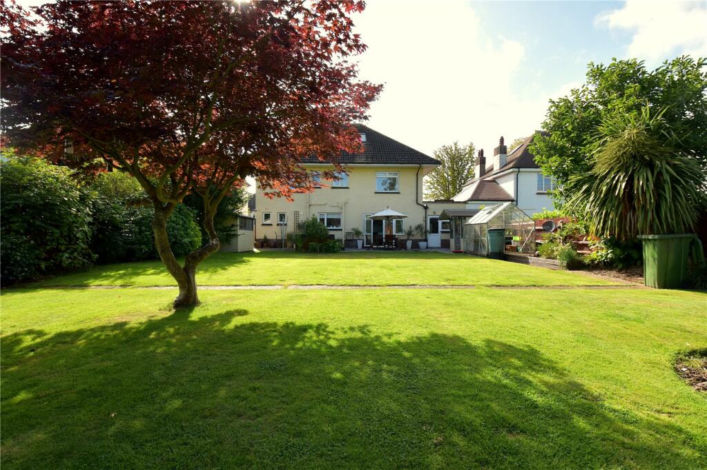 5 bedroom detached house for sale in Beatrice Avenue, Felixstowe