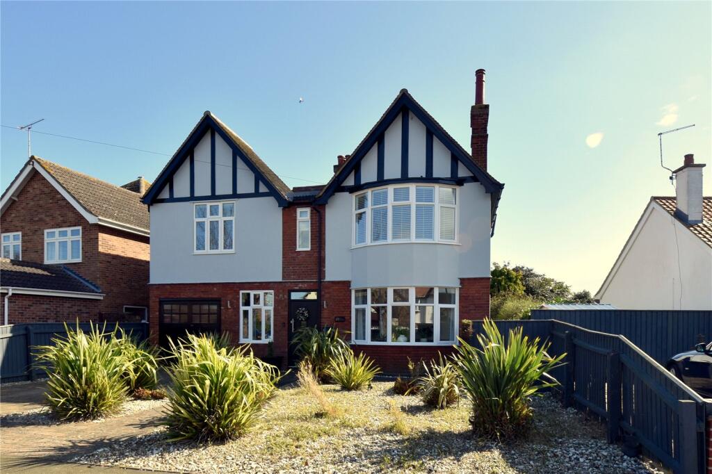 4 bedroom detached house for sale in Links Avenue, Felixstowe, Suffolk, IP11