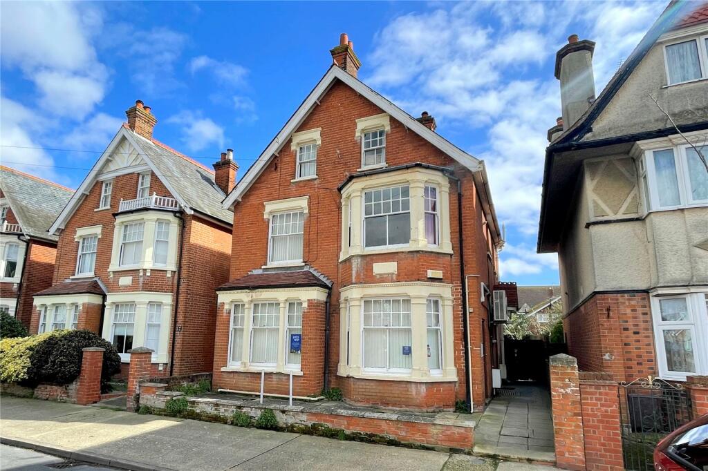 5 bedroom detached house for sale in Queens Road, Felixstowe, Suffolk, IP11