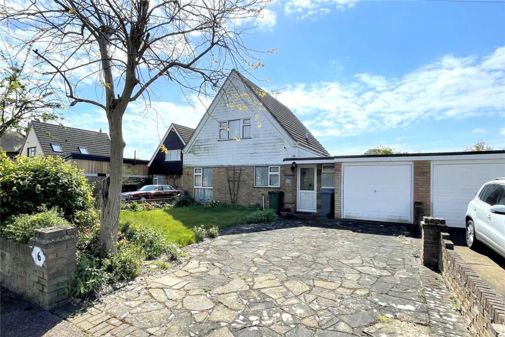 3 bedroom detached house for sale in Dellwood Avenue, Felixstowe