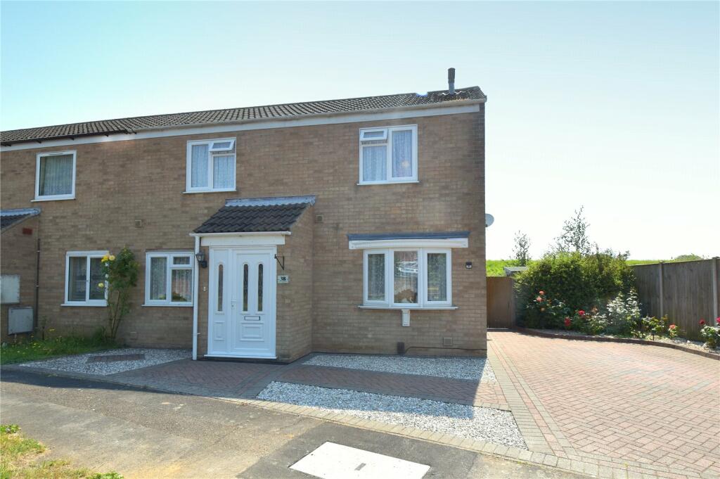 3 bedroom semidetached house for sale in Faulkeners Way, Trimley St