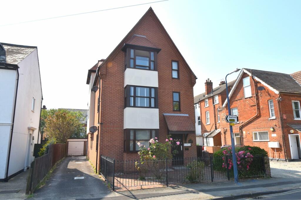 2 bedroom apartment for sale in Ranelagh Road, Felixstowe, Suffolk, IP11