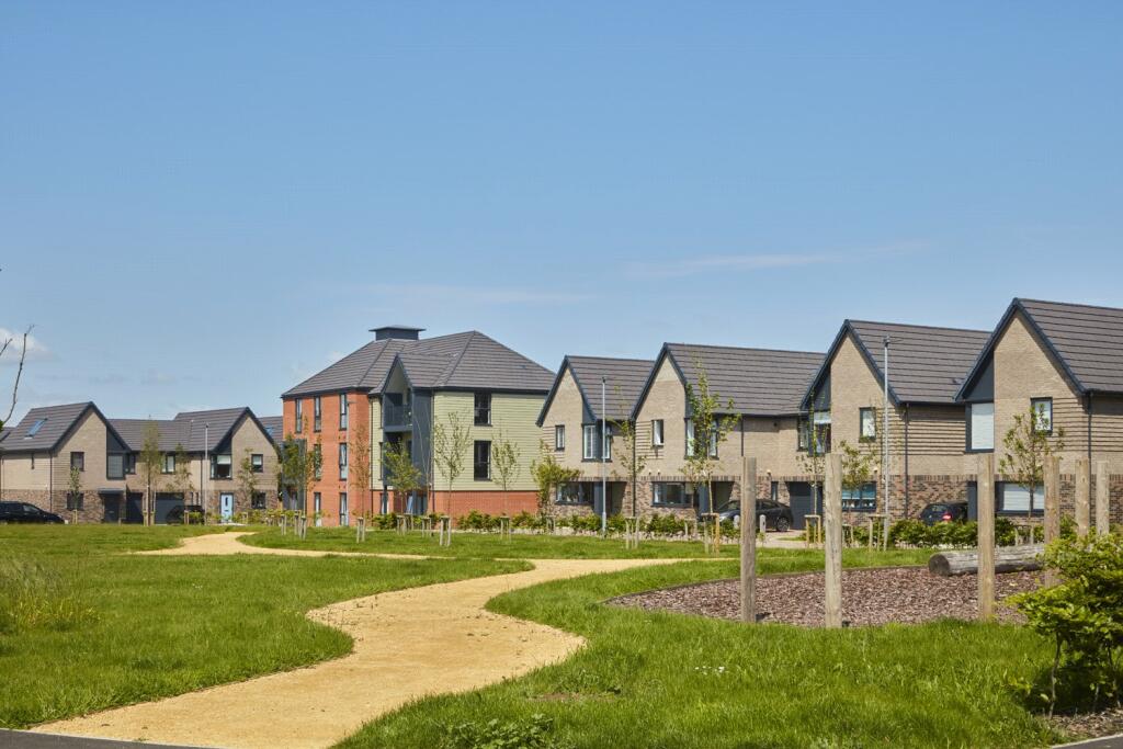 1 bedroom apartment for sale in Holmhill Drive, Felixstowe, Suffolk, IP11