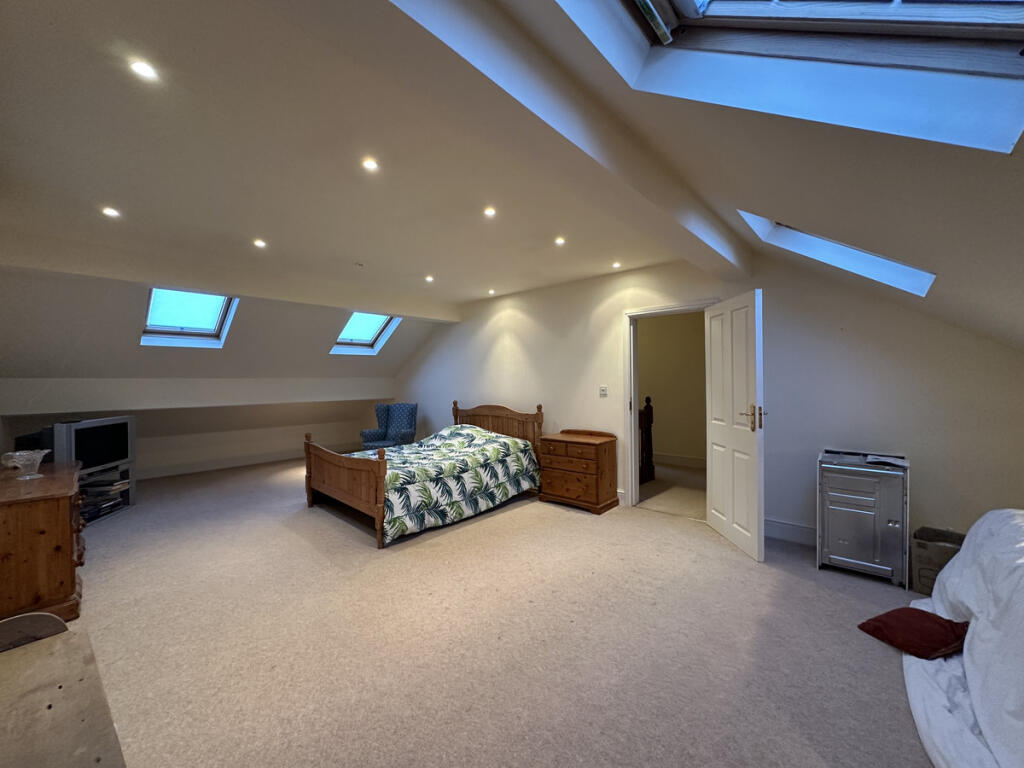 Additional property image - Lower Holme Way, Keighley, BD22