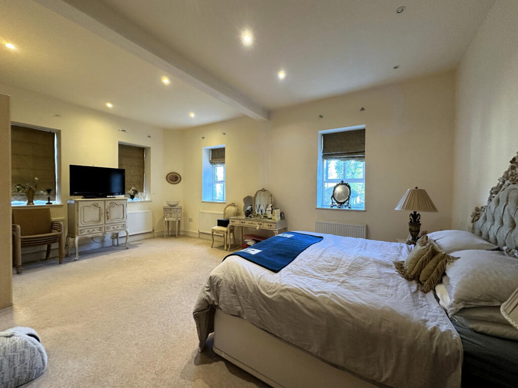 Additional property image - Lower Holme Way, Keighley, BD22