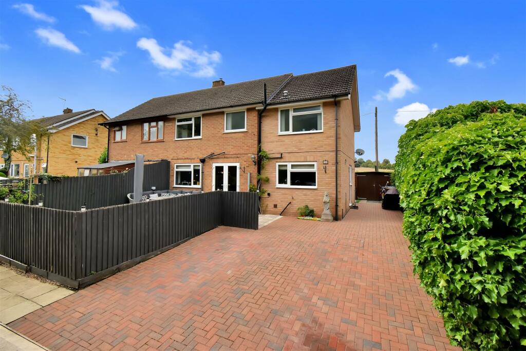 4 bedroom semidetached house for sale in Stour Close, Glemsford, CO10