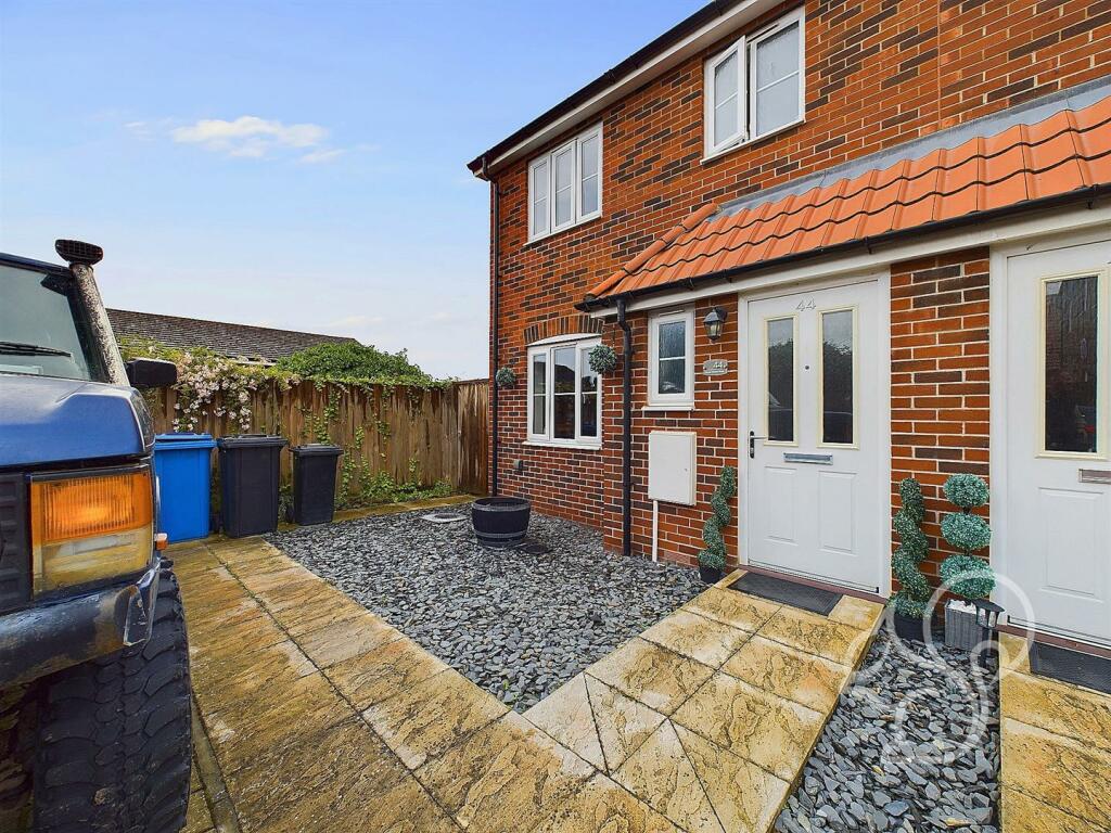 3 bedroom semidetached house for sale in Grace Farrant Road, Great