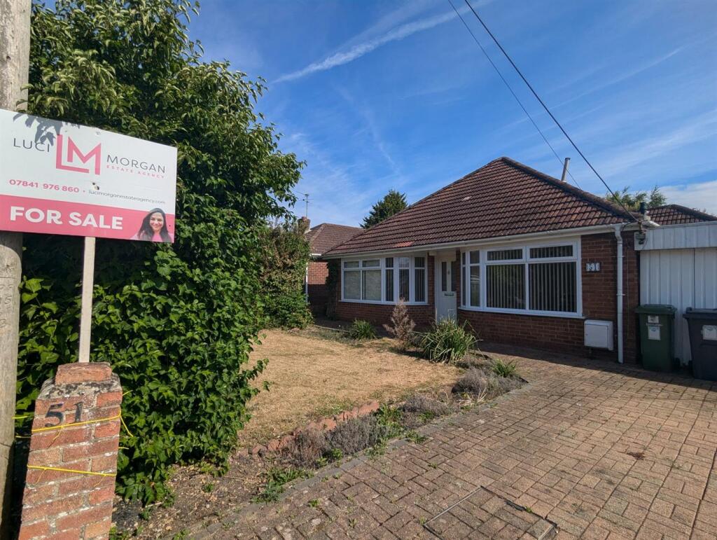 3 bedroom detached bungalow for sale in OAKGROVE ROAD ,