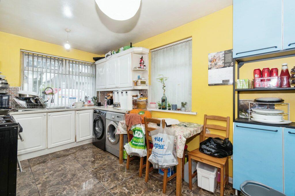 Additional property image - Scholemoor Ave, Bradford, BD7 2RX