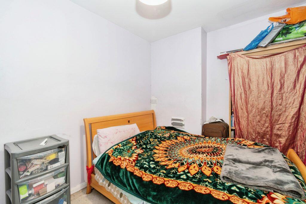 Additional property image - Scholemoor Ave, Bradford, BD7 2RX